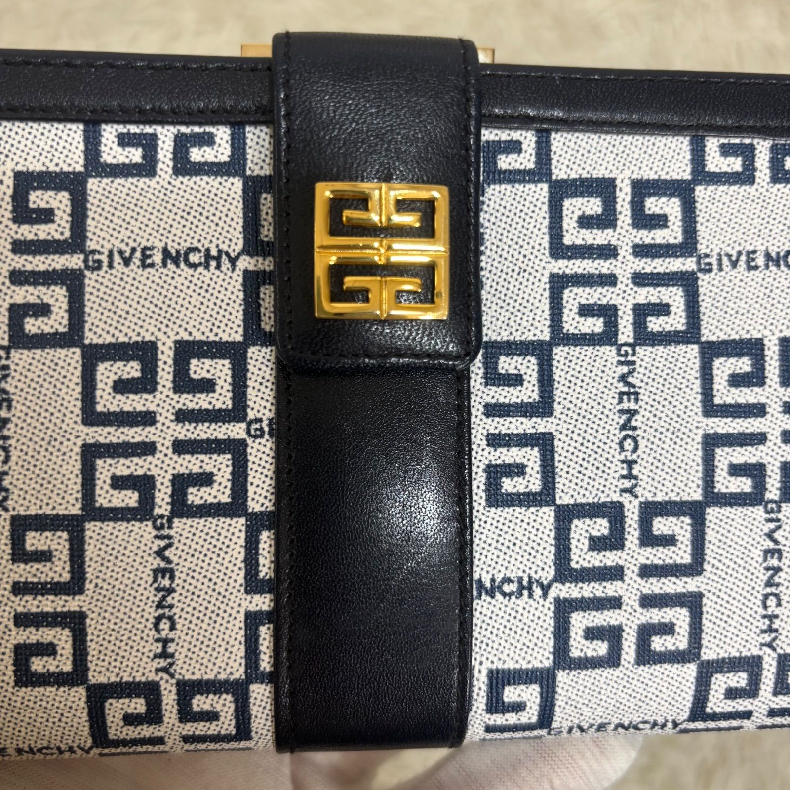 GIVENCHY 極美品✨ジバンシー 長財布 がま口 4G ネイビー ジバンシィ 極美品✨ジバンシー 長財布 がま口 4G ネイビー ジバンシィ