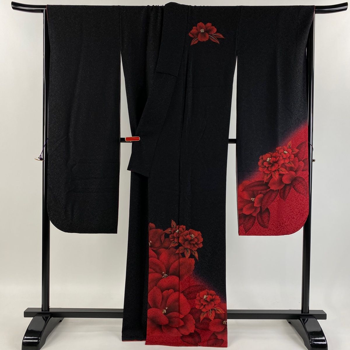 振袖 身長160-173cm 黒 大菊　正絹 振袖 身丈167.5cm 裄丈67cm M 袷 草花 銀通し 金彩 黒 正絹 美品