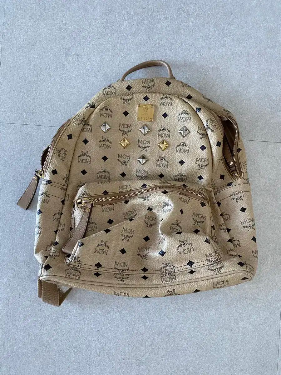 MCMパイソン柄リュックグレー MCM - MCMパイソン柄リュックグレー！大容量☆の通販 by SAKURA's shop