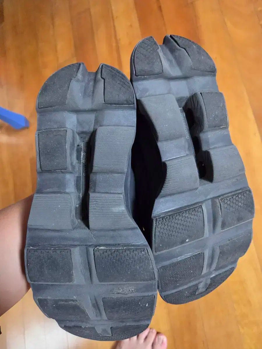 オン ランニングシューズ 黒 Cloudtec 265