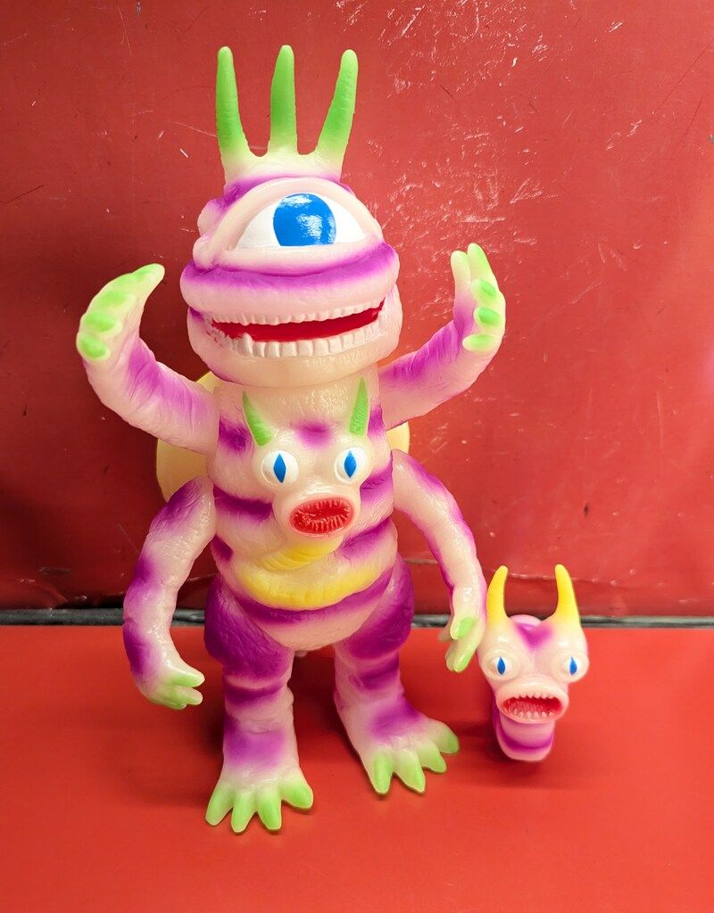 AWSOMETOY|MEDICOM TOY 4本腕 バクラー 寄生虫バクラー 蛍光|パープル塗装