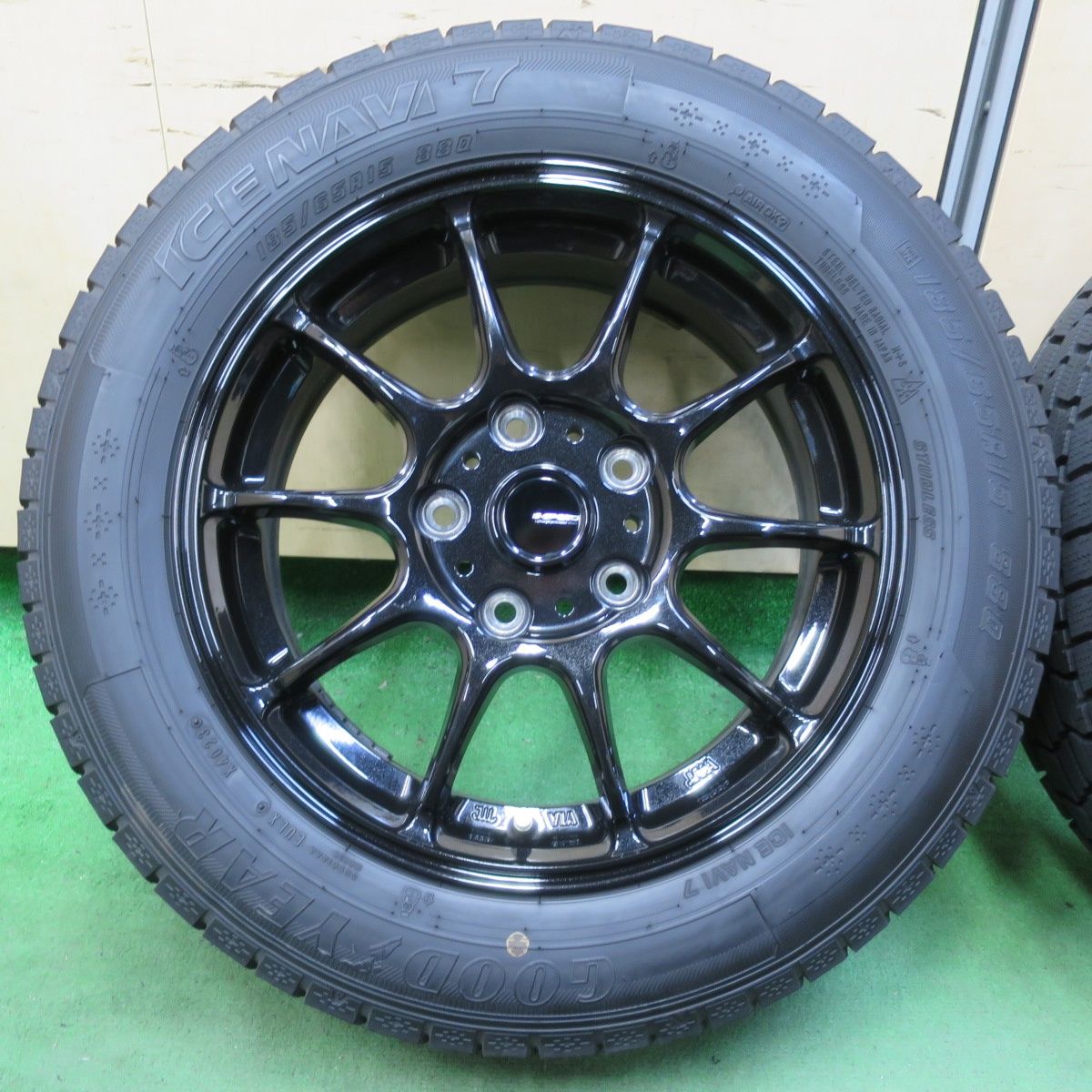 バリ溝！23年！キレイ！9.5分以上☆スタッドレス 185/65R15