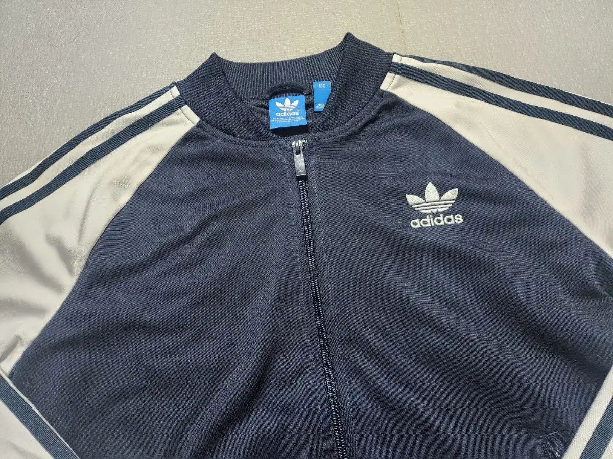 アディダス Super Girl バッグ レオパードロゴ ジャージ トラックジャージ ユニセックス