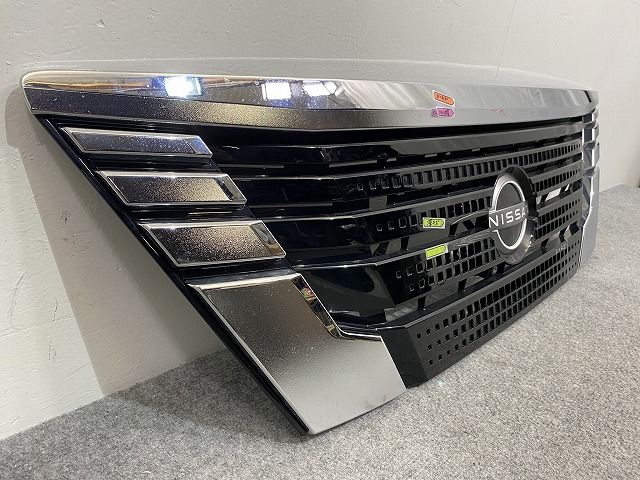 キャラバン NV350 標準 E26 純正 後期 フロント グリル/ラジエーター