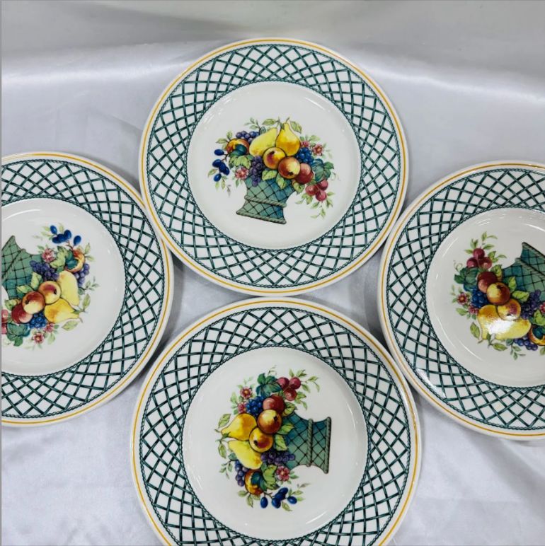 希少　新品保管品　ビレロイアンドボッホ　小皿　4枚セット 新 小皿 4枚セット ビレロイアンドボッホ ビレロイ&ボッホ プレート