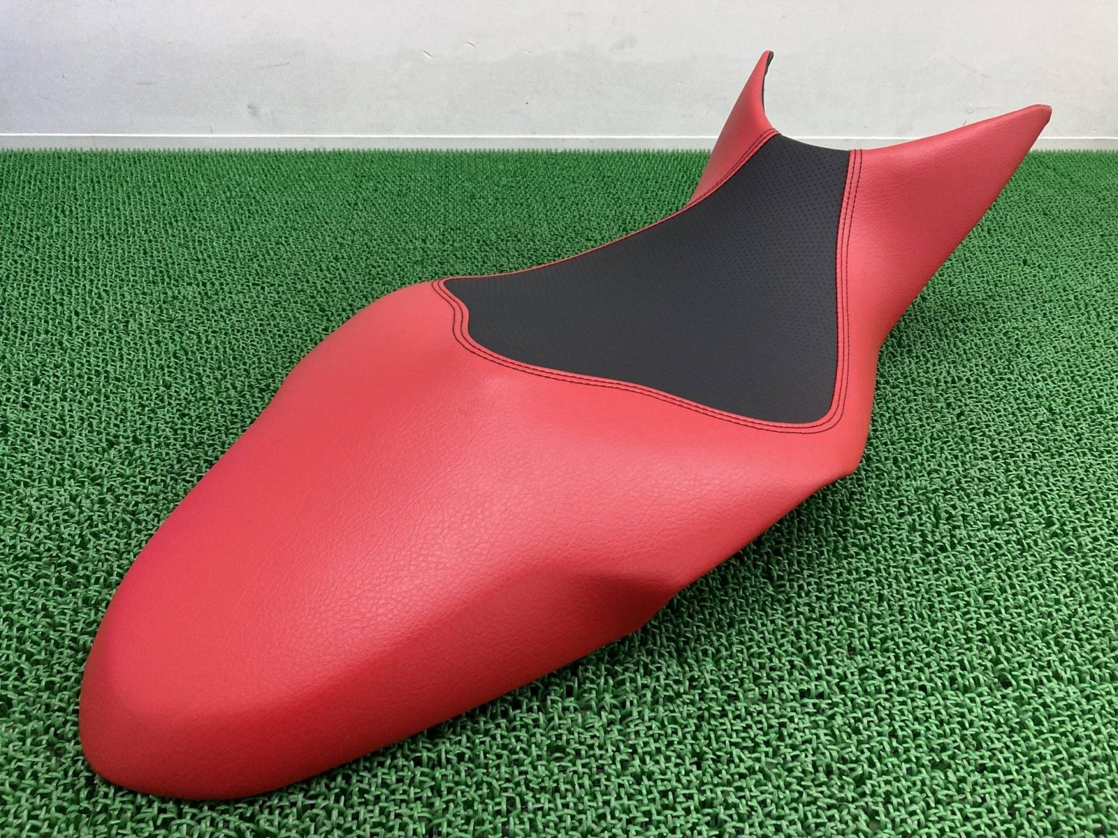 スーパースポーツ950 S シート 596.1.101.3A ドゥカティ 純正 バイク 部品 張替済 カスタム素材に 破れ無し 車検 Genuine Mw