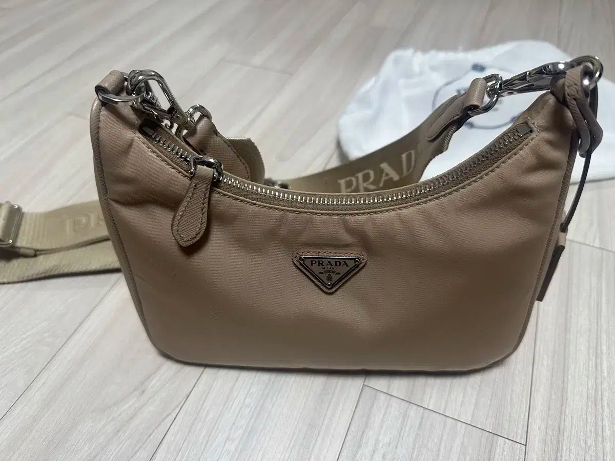 PRADA プラダ ナイロン ショルダーバッグ ベージュ