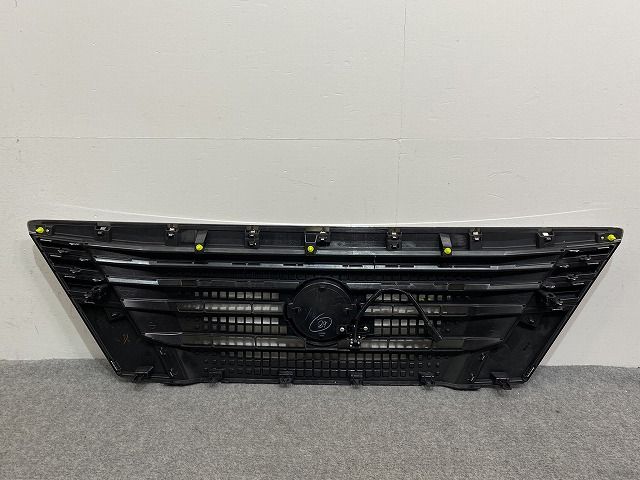 キャラバン NV350 標準 E26 純正 後期 フロント グリル/ラジエーター