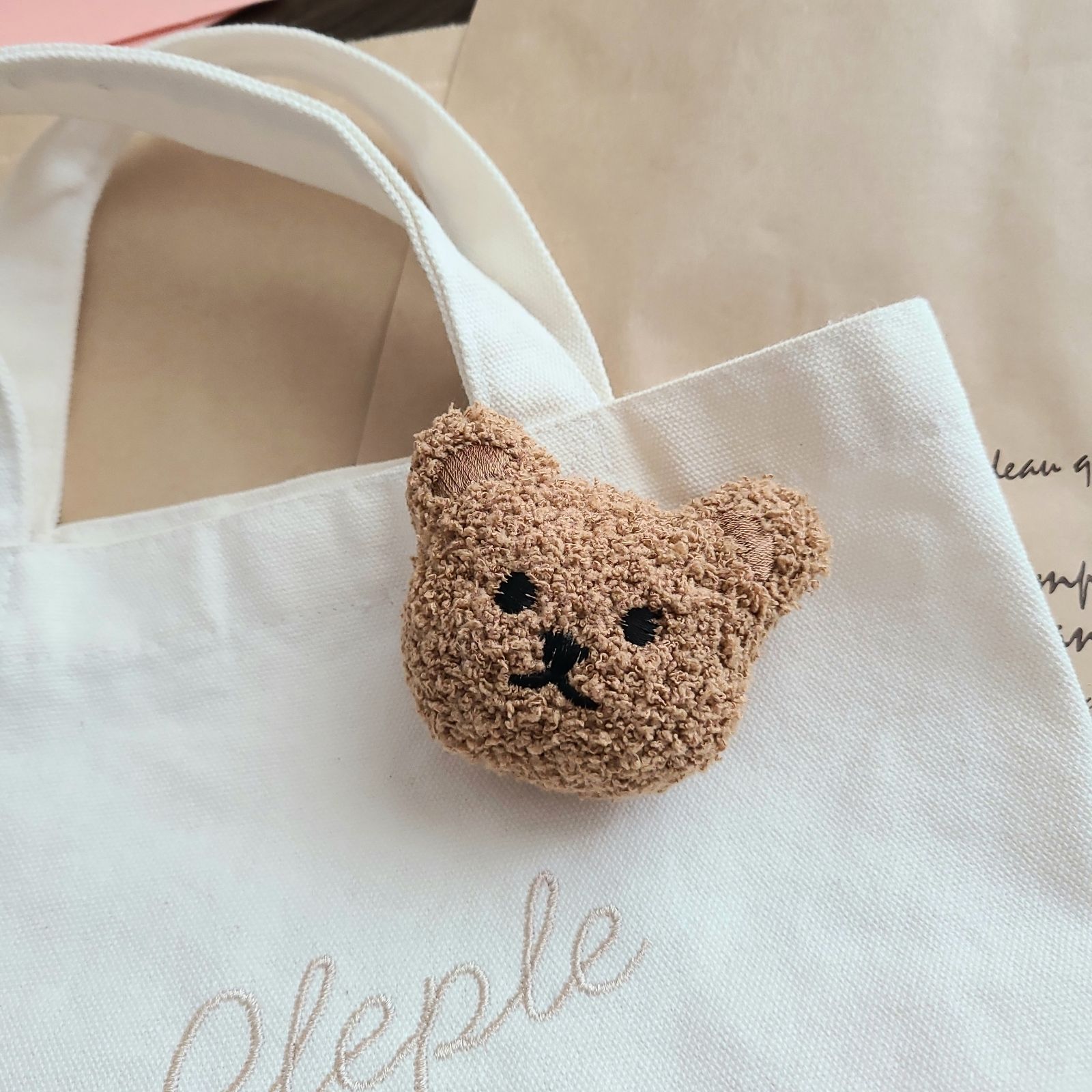 くまのぬいぐるみ ブローチ 同色2点 - メルカリ