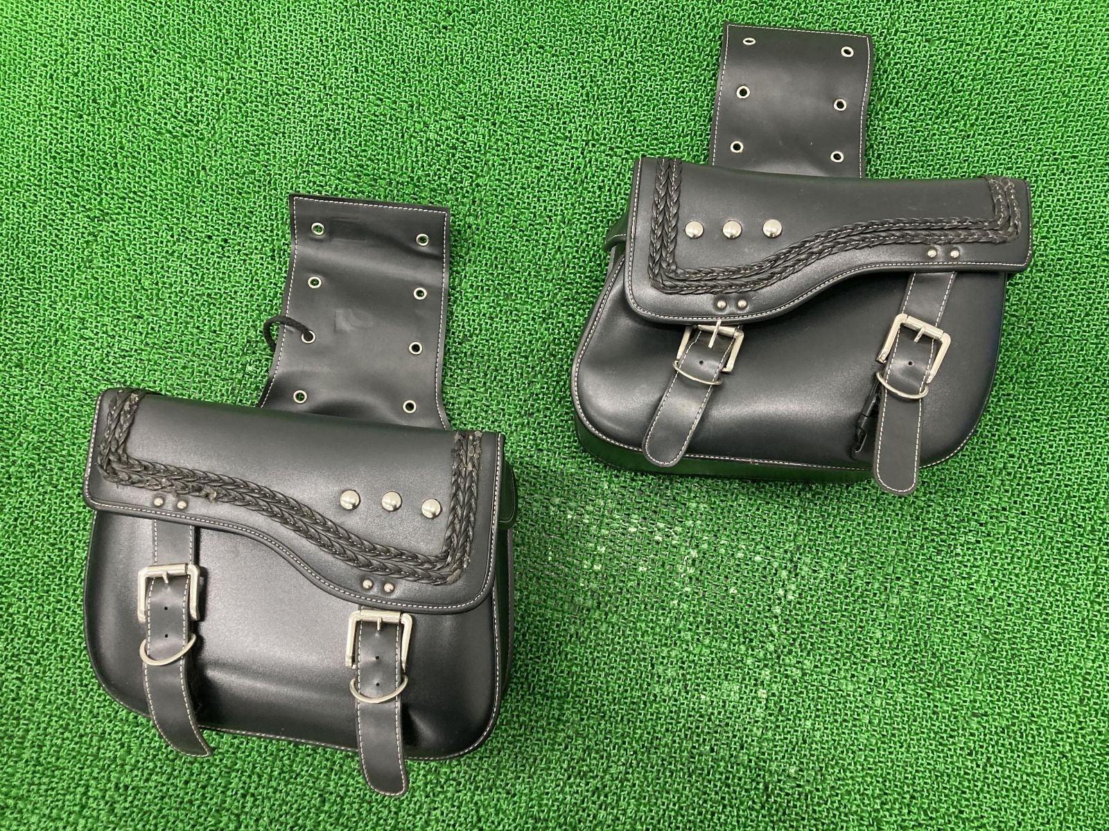 汎用 サイドバッグ 左右 黒 社外 中古 バイク 部品 ハーレー スティード バルカン ドラッグスターなどに 修復素材に SR400 スティード400