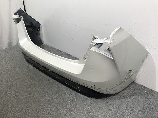 トヨタ純正 ZVW50 ZVW51 プリウス 後期 リア ピラーガーニッシュ Cピラー 左右 ホワイト 08403-47010 棚2H3I プリウス 後期 純正 ホワイトパール 白 フロント部品,フロントバンパー全一覧