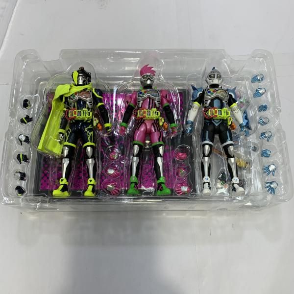 S.H.フィギュアーツ 仮面ライダーエグゼイドマイティアクショXビギニングセット Amazon.co.jp: TAMASHII NATIONS S.H.フィギュアーツ 仮面