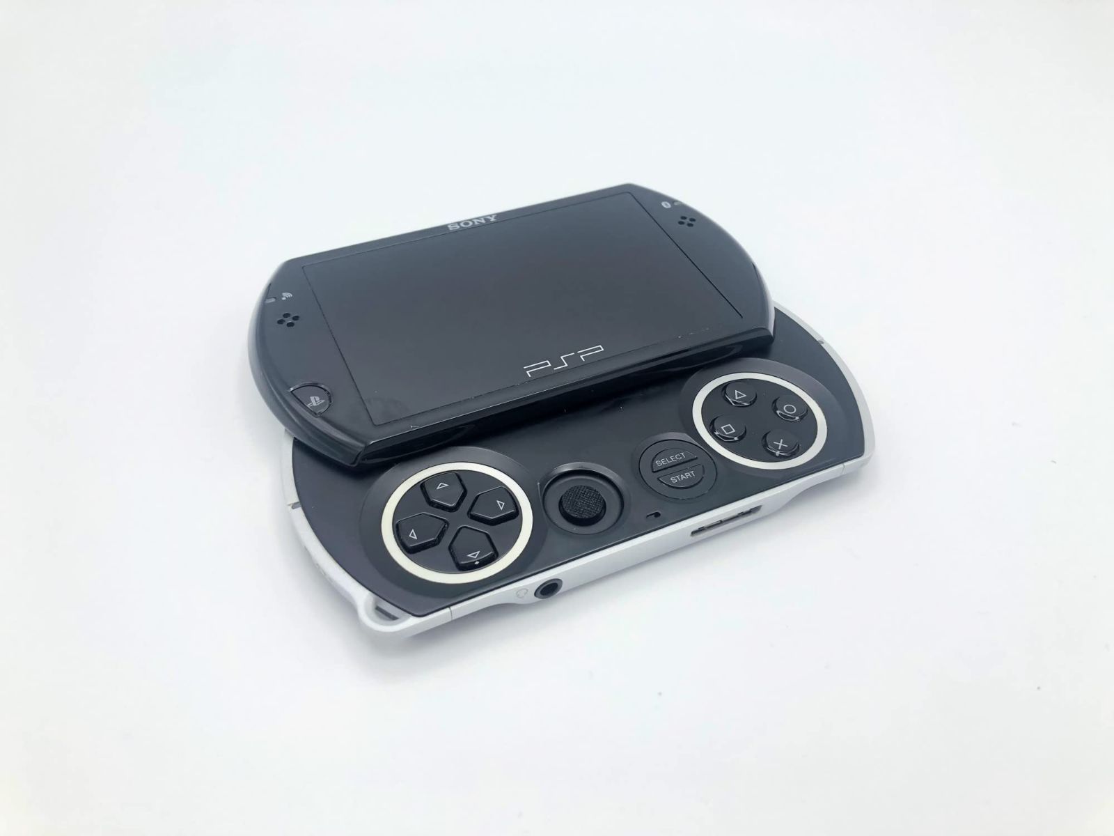 PSP go「プレイステーション・ポータブル go」 ピアノ・ブラック (PSP