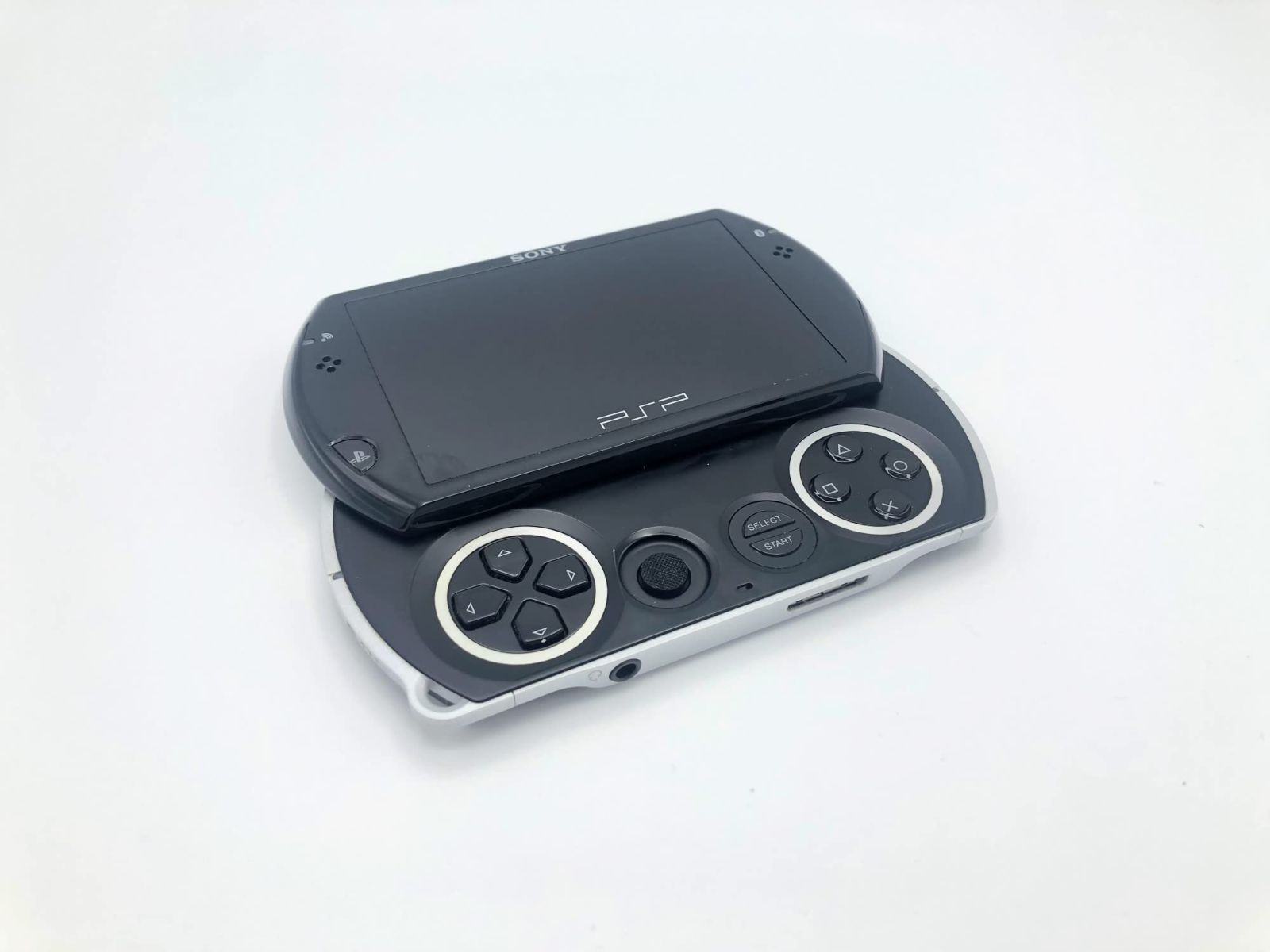 中古 SONY ソニー PSP go「プレイステーション・ポータブル go