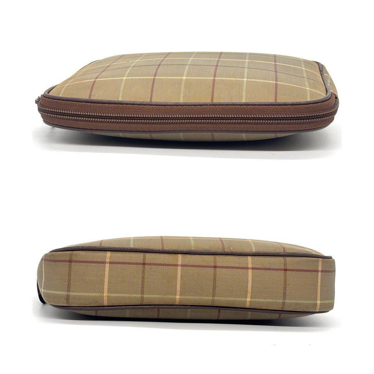 自分らしさを引き立てるクラッチ✨】 Burberry バーバリー