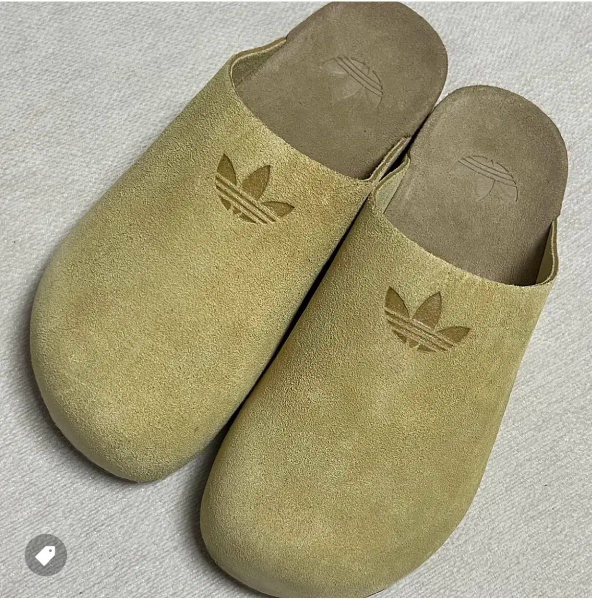 adidas アディダス アドミュール スライド ベージュ