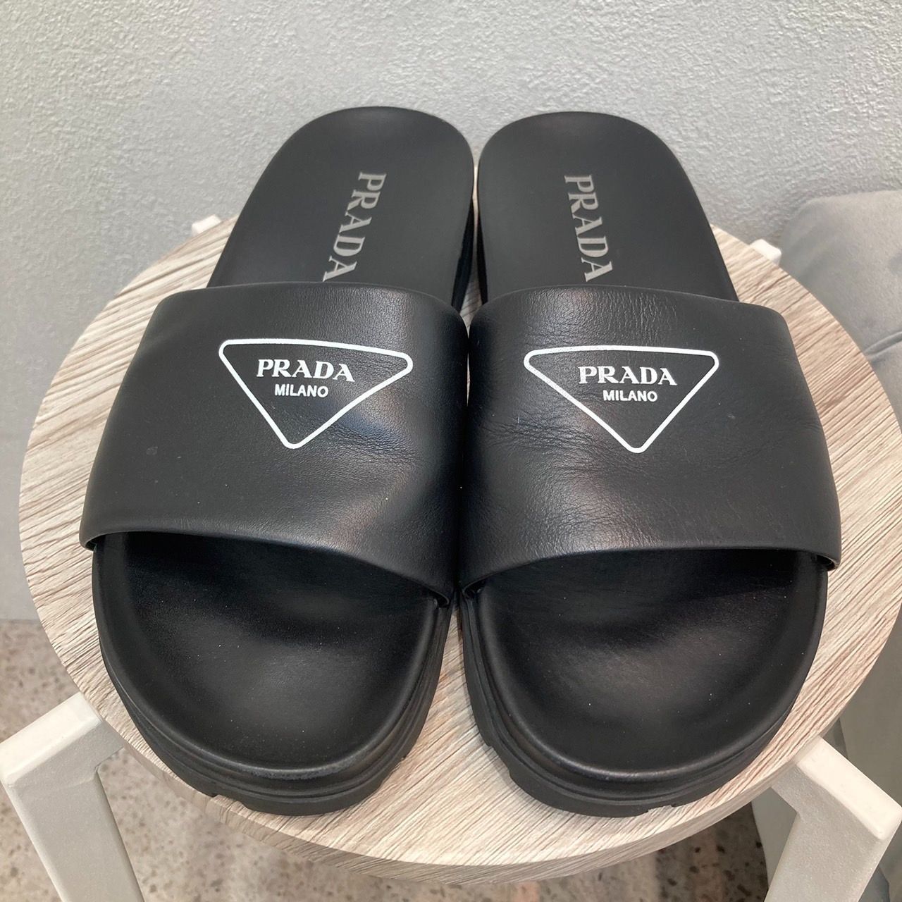 PRADA ブラック レザー スライドサンダル PRADA プラダ スライドサンダル ロゴ 25-26cmくらい ブラック ラバー