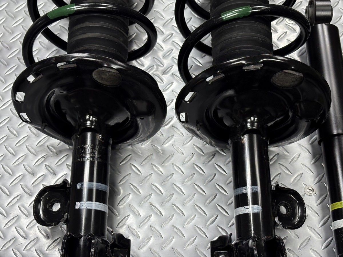 純正 サスキット