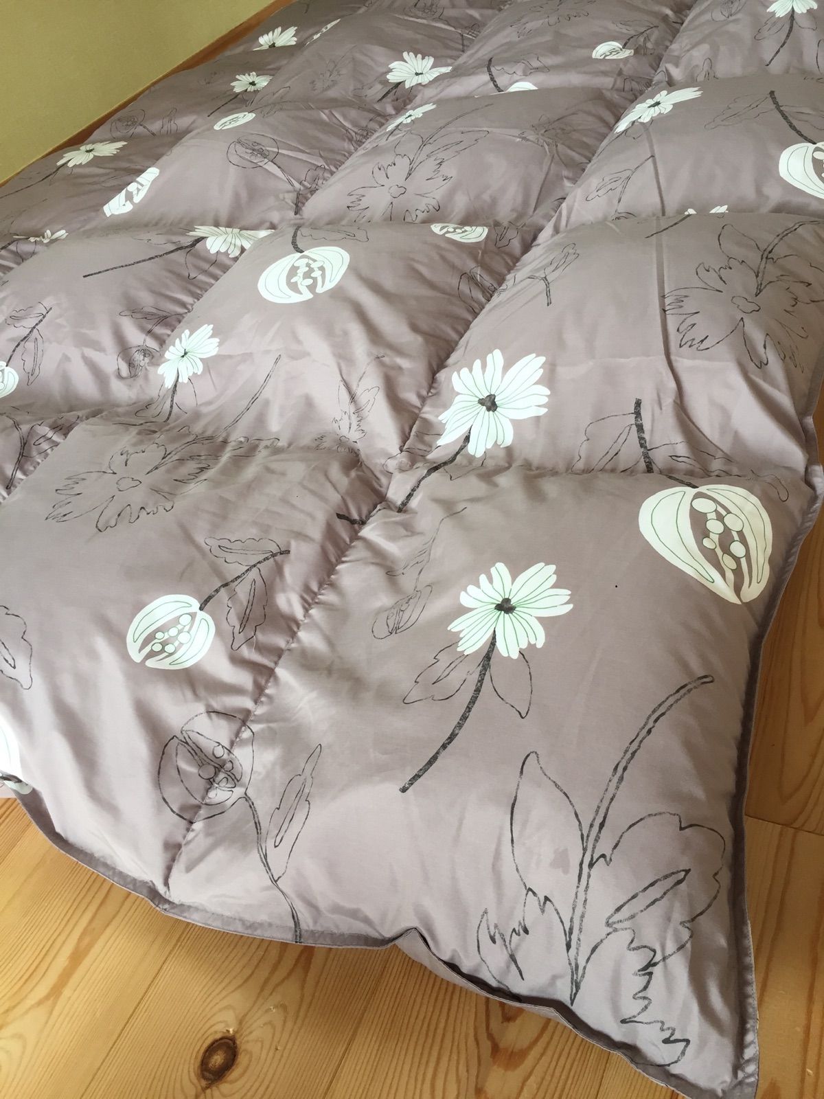 冬用【シビラ】羽毛布団　シングル　150×210 フローレス ベージュ 冬用【シビラ】羽毛布団シングル150×210 フローレス ベージュ