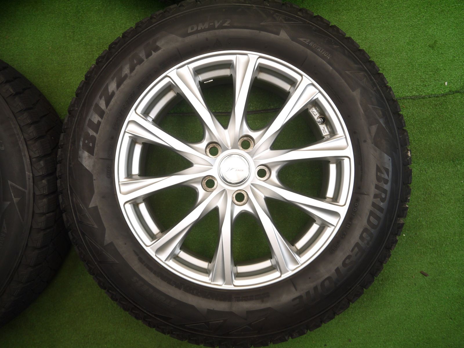 送料無料]キレイ☆スタッドレス 225/65R17 ブリヂストン ブリザック DM 