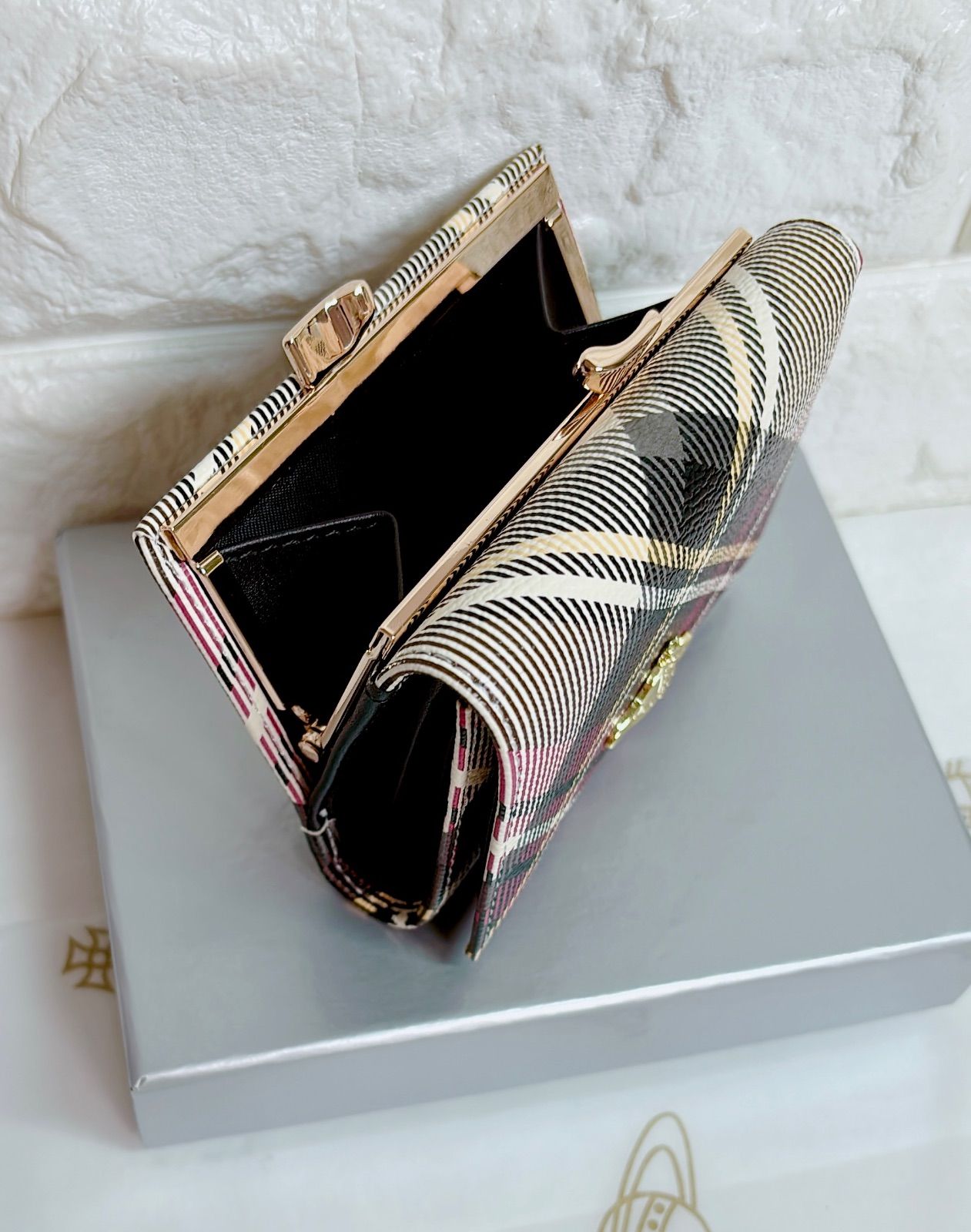 ショッパー付き♡新品】可愛い ヴィヴィアン・ウエストウッド 三つ折り