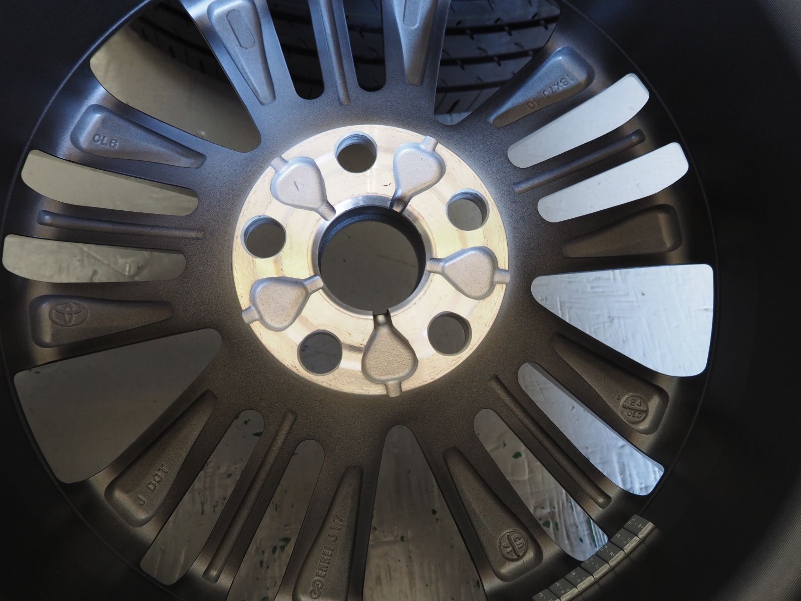 新車外し【送料込】40系アルファード 純正タイヤ4本セット　225/60R18 新車外し】アルファード40系Zグレード純正タイヤホイール4本