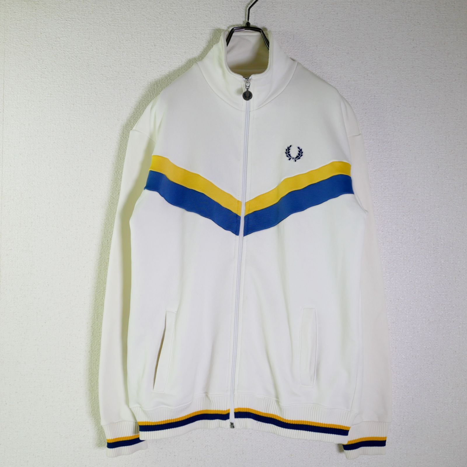 FRED PERRY OFF-WHITEカラー King Gnu 新井和輝着用MODEL Track JKT