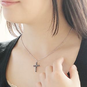 K18WG】ブラックダイヤモンドペンダント1.00ctクロス【AAAクラス 