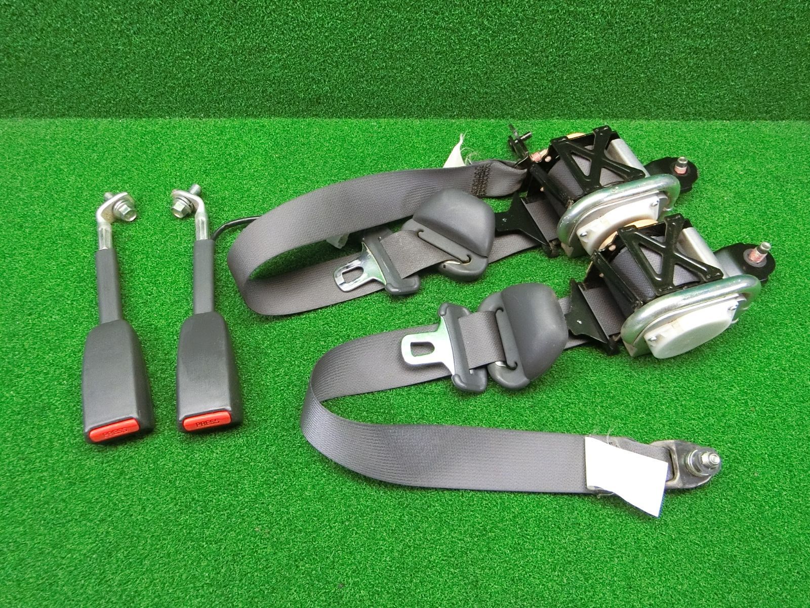 10841 スバル サンバーバン TV1 フロント シートベルト 左右セット キャッチ