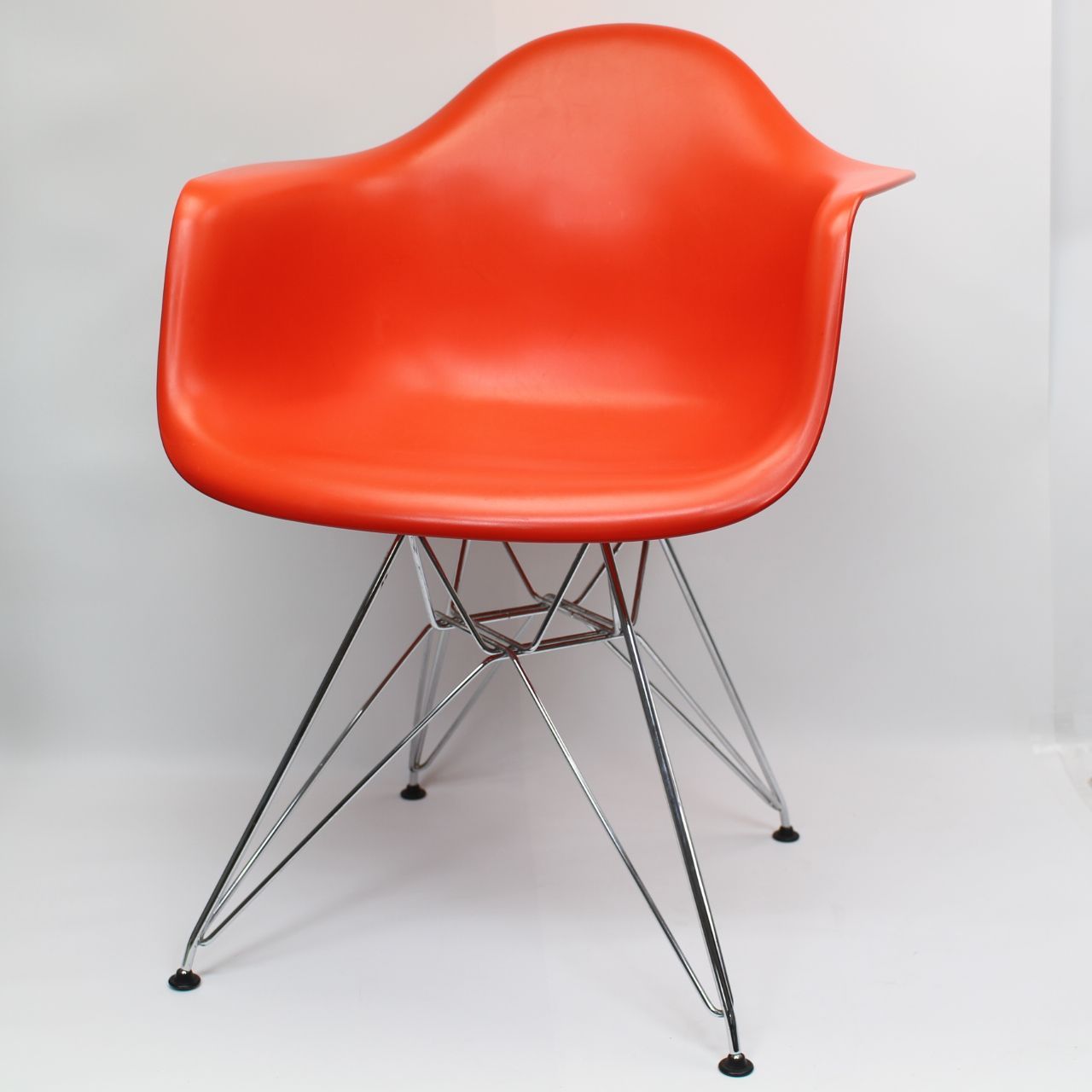 624 ハーマンミラー イームズ アームシェルチェア エッフェルベース レッドオレンジ系色