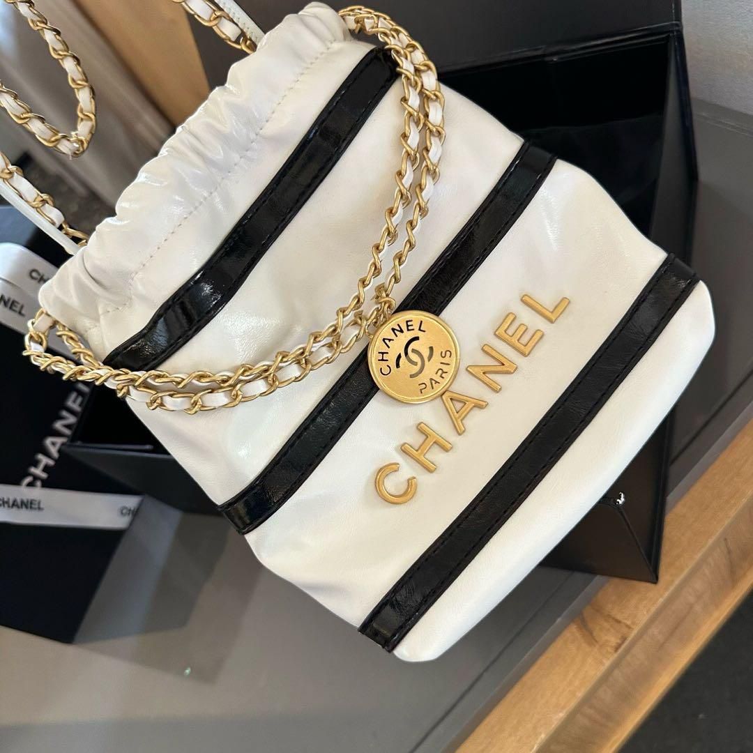 CHANEL シャネル