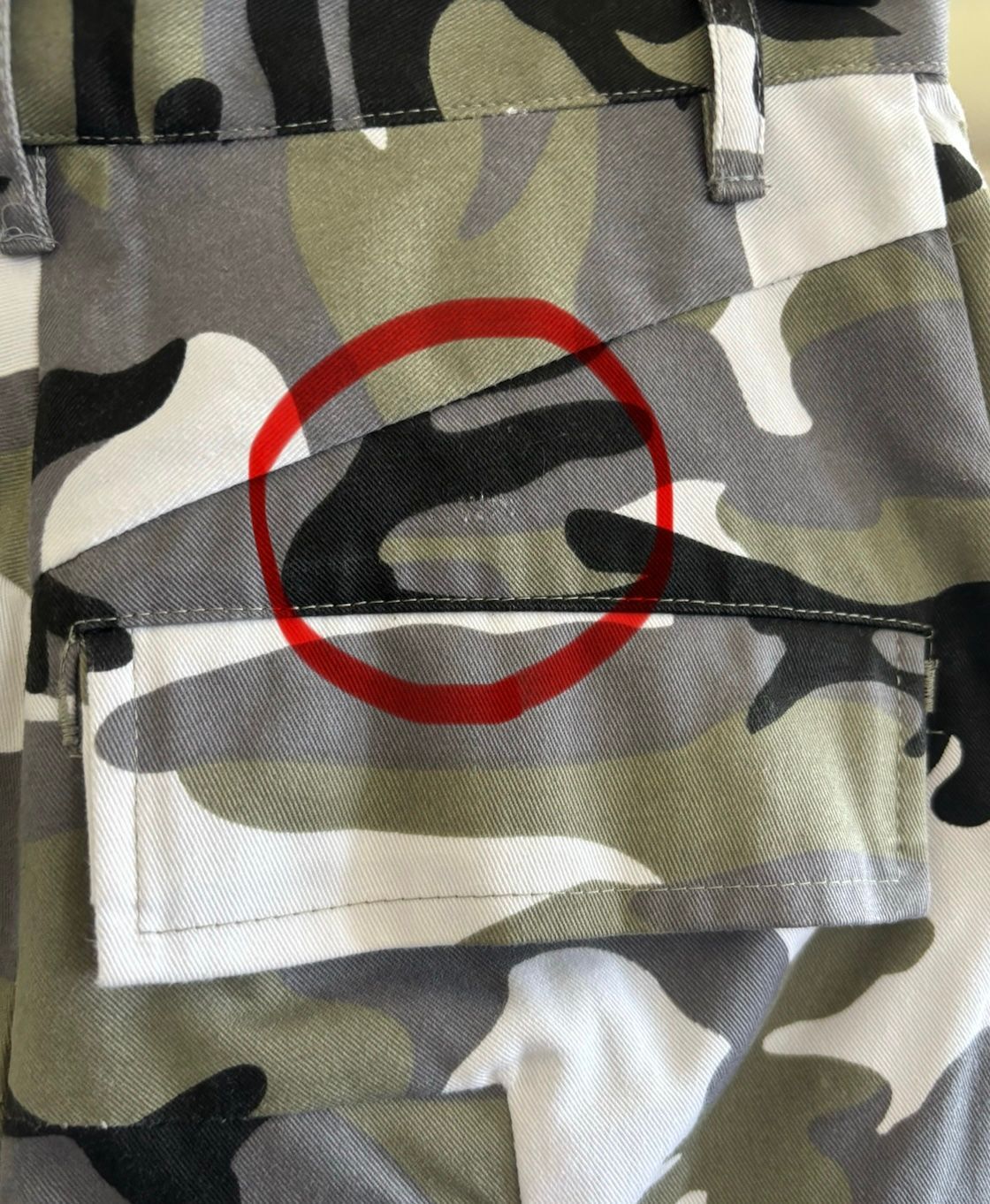 【新品】VETEMENTS ベトモン カモフラカーゴパンツ 定価146,300円 新品】VETEMENTS ベトモン カモフラカーゴパンツ 定価146,300円