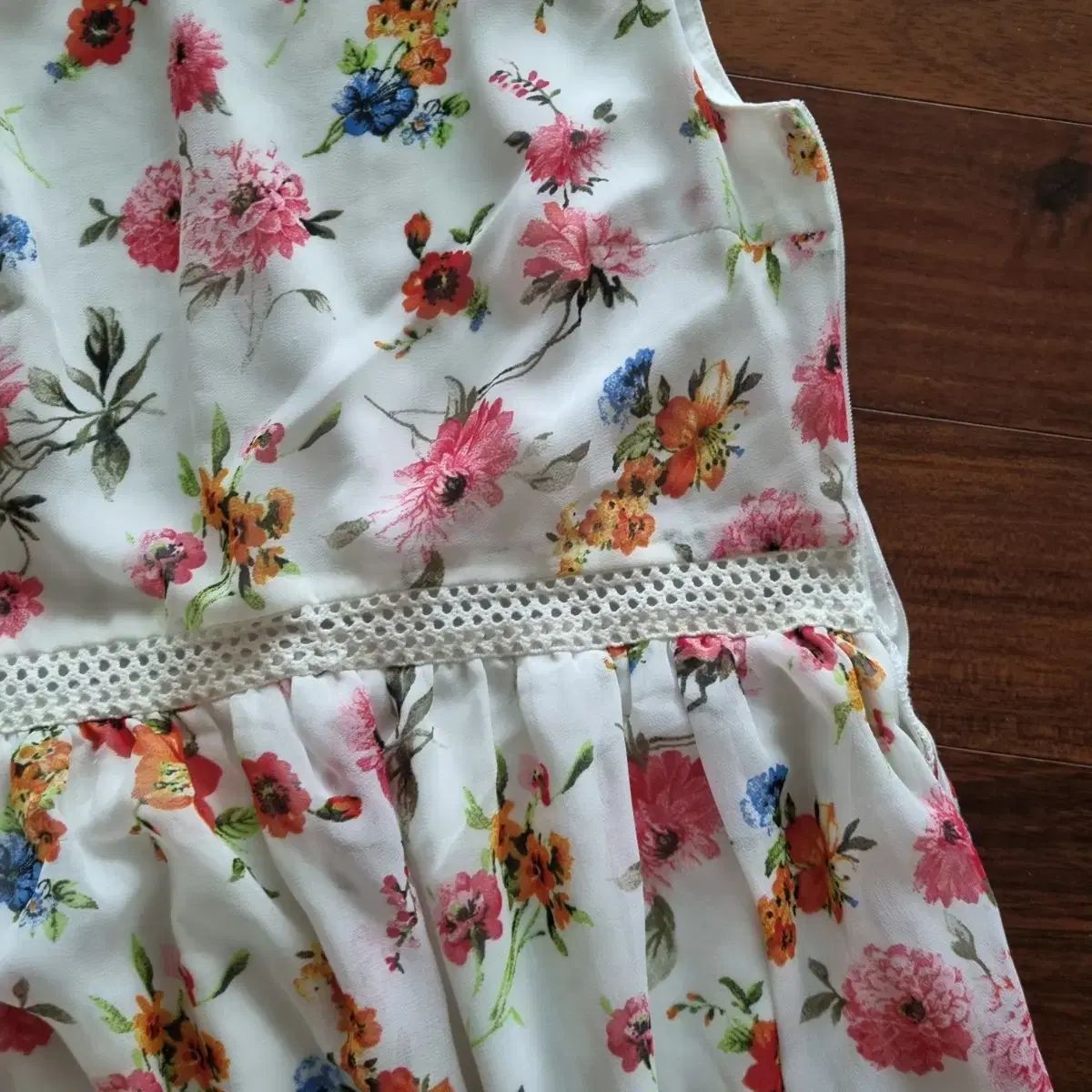 ZARA(ザラ) 花柄 フラワー ノースリーブ ワンピース ミディ丈 ＋