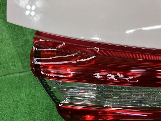 ヴィッツ NSP135 バックドア・リアゲート F 4WD ニホンイタ M31Q8  