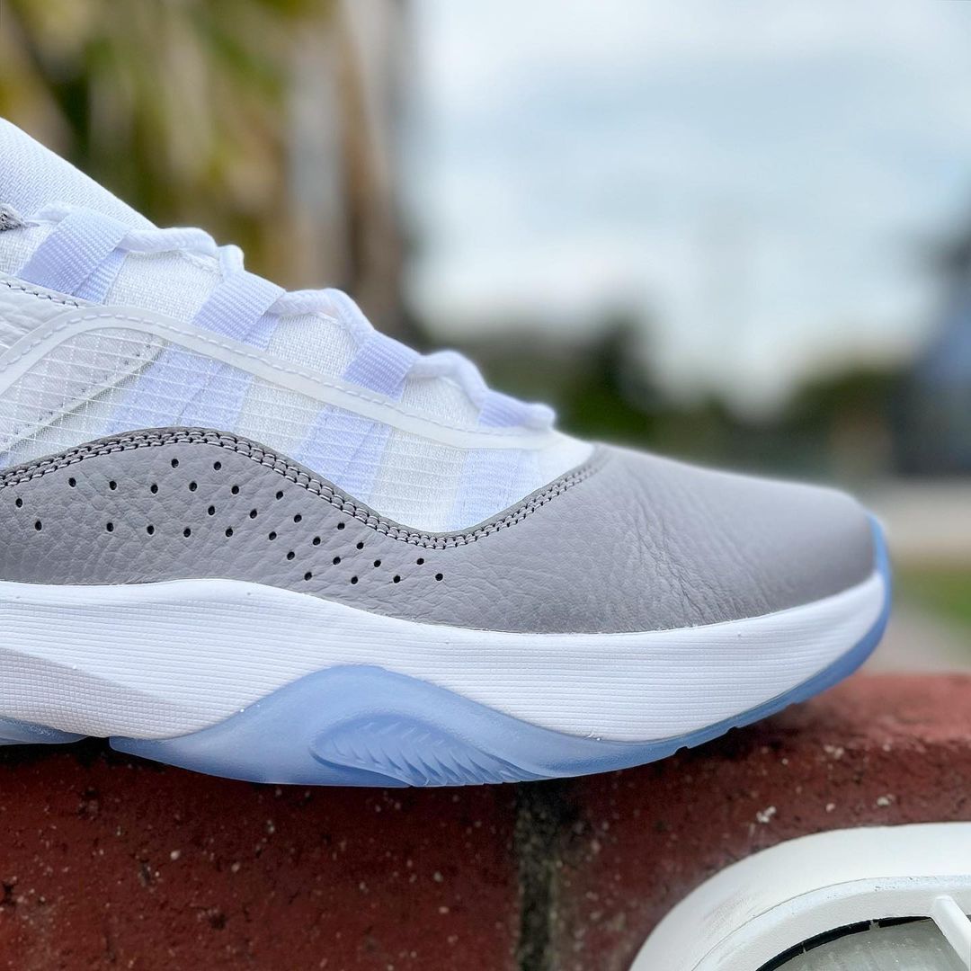 AIR JORDAN 11 CMFT LOW 'WHITE CEMENT GREY' エア ジョーダン 11 コンフォート ローカット 【MEN'S】 white/topaz gold-cement grey CW0784-107 - メルカリ AIR JORDAN 11 CMFT LOW 'WHITE CEMENT GREY' エア ジョーダン 11 コンフォート ローカット 【MEN'S】 white/topaz gold-cement grey CW0784-107 - メルカリ