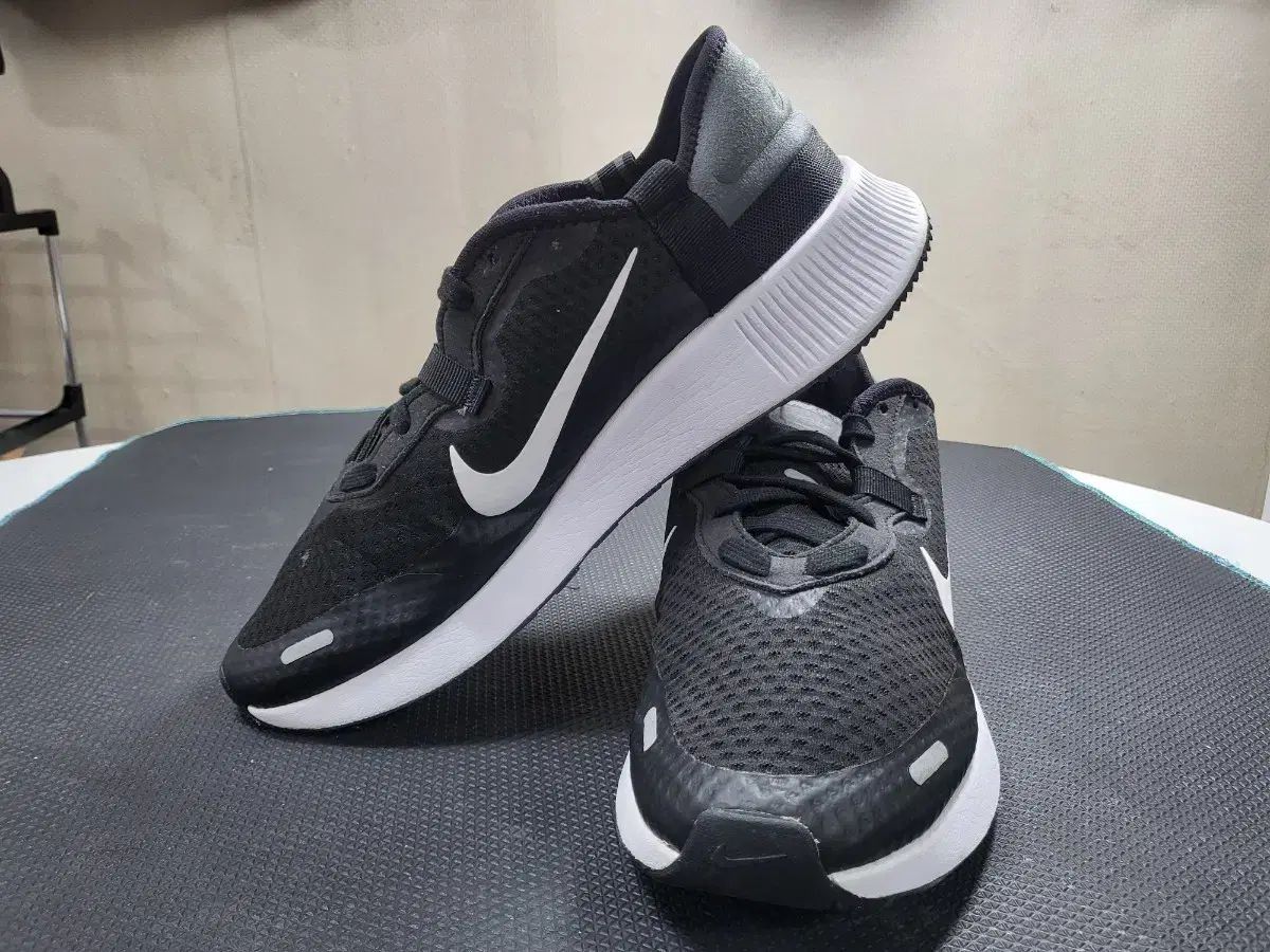 ナイキ リーフォース トゥー ブラック|ホワイト 270 280 タグ 280