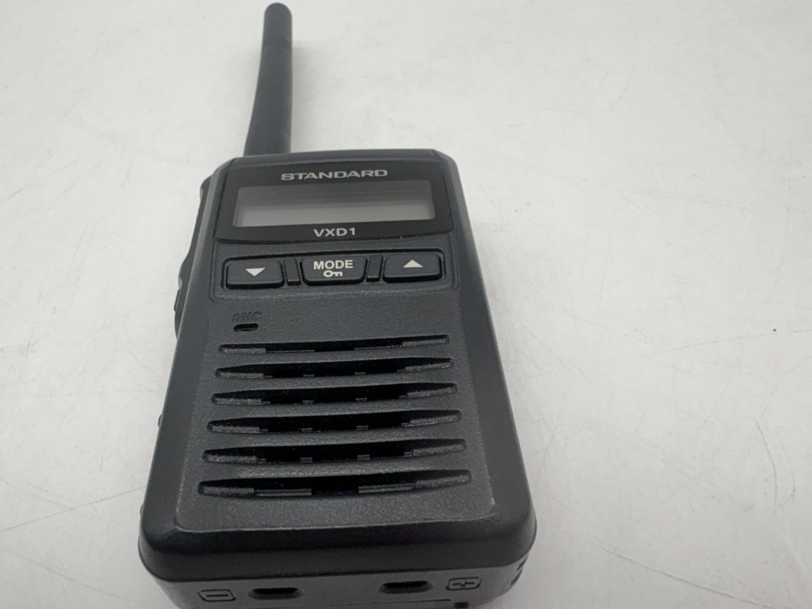 No.3483 スタンダード デジタル簡易無線 登録局 1Wタイプ携帯型デジタルトランシーバー VXD1