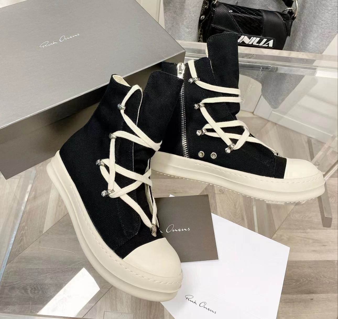 RICK OWENS ブラック ハイカットスニーカー