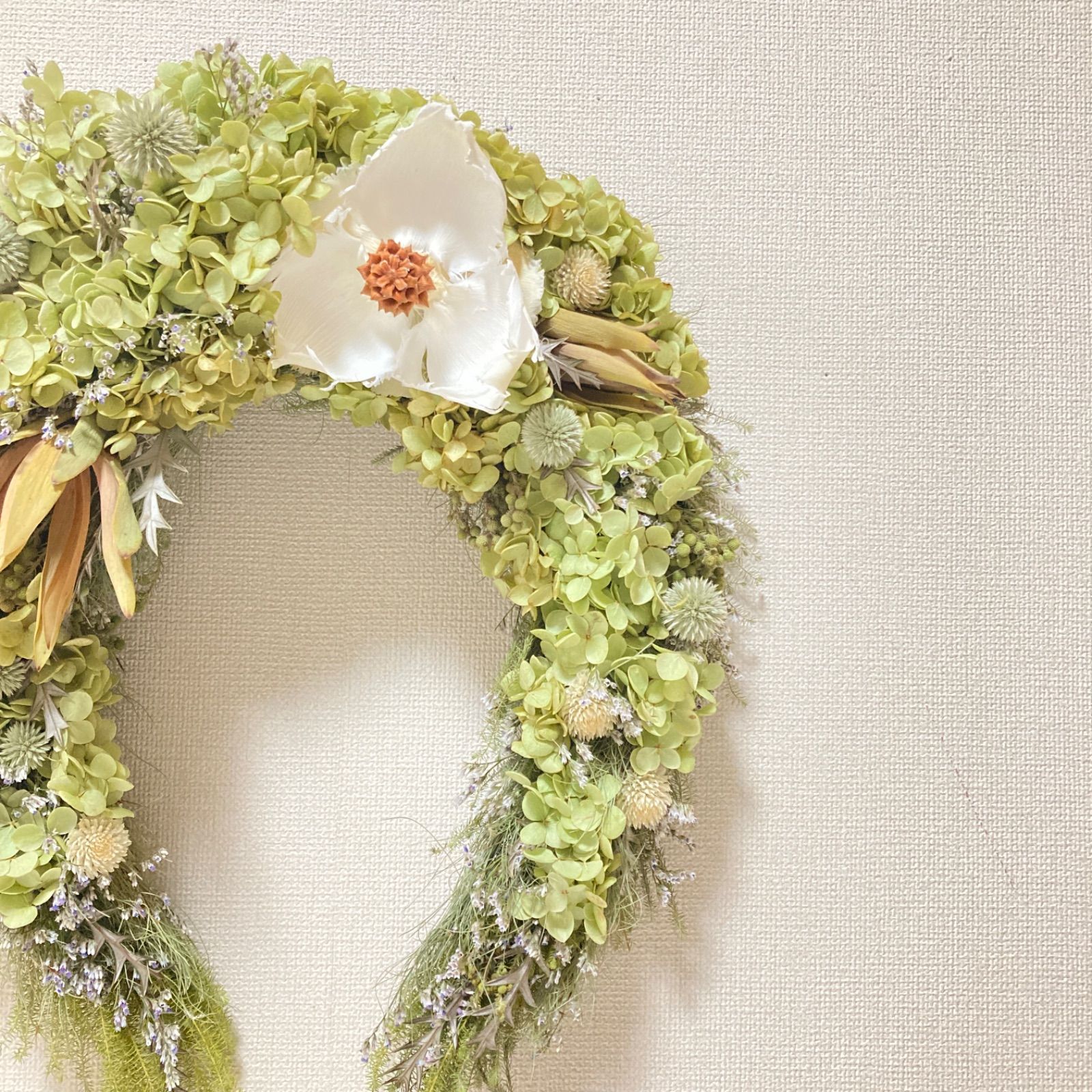 幸せを運ぶアナベル馬蹄リース パームフラワー - メルカリ
