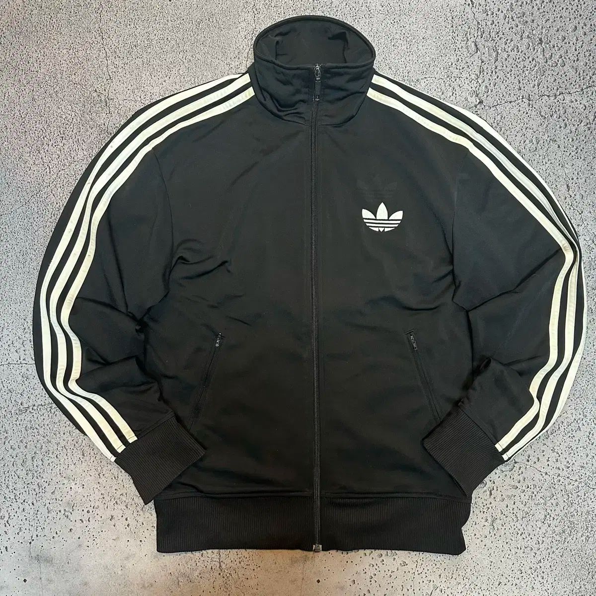 【雷市場（ポンジャン）商品韓国直送】 adidas(アディダス) 黒 ファイヤーバード ジャージ