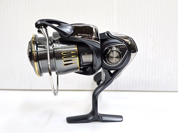 【中古品】 ダイワ Daiwa スピニングリール 23 エアリティ LT2500S-XH 〇YR-17656〇