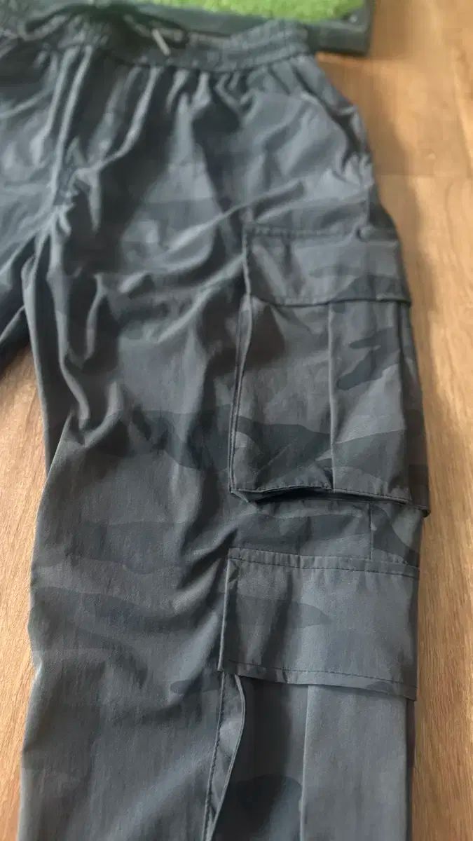 トゥモローランド グレー ジョガーパンツ トゥモローランド JAMES