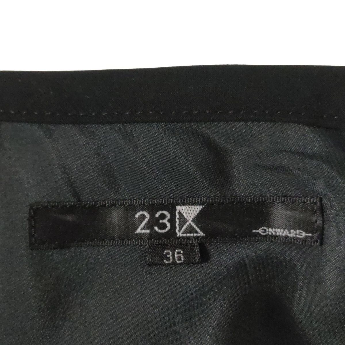  23区 ニジュウサンク スカートセットアップ レディース - 黒 プリーツ スカートスーツ上下 ビジネススーツ