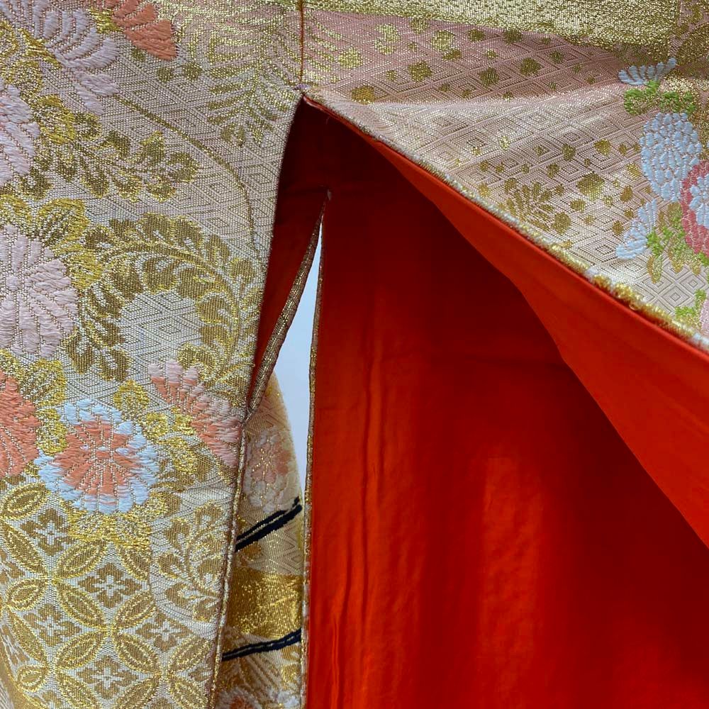 miki　打掛　赤色 鶴と花刺繍の着物 miki 打掛 赤色 鶴と花刺繍の着物 色打掛・四季に鶴｜白無垢・色打掛