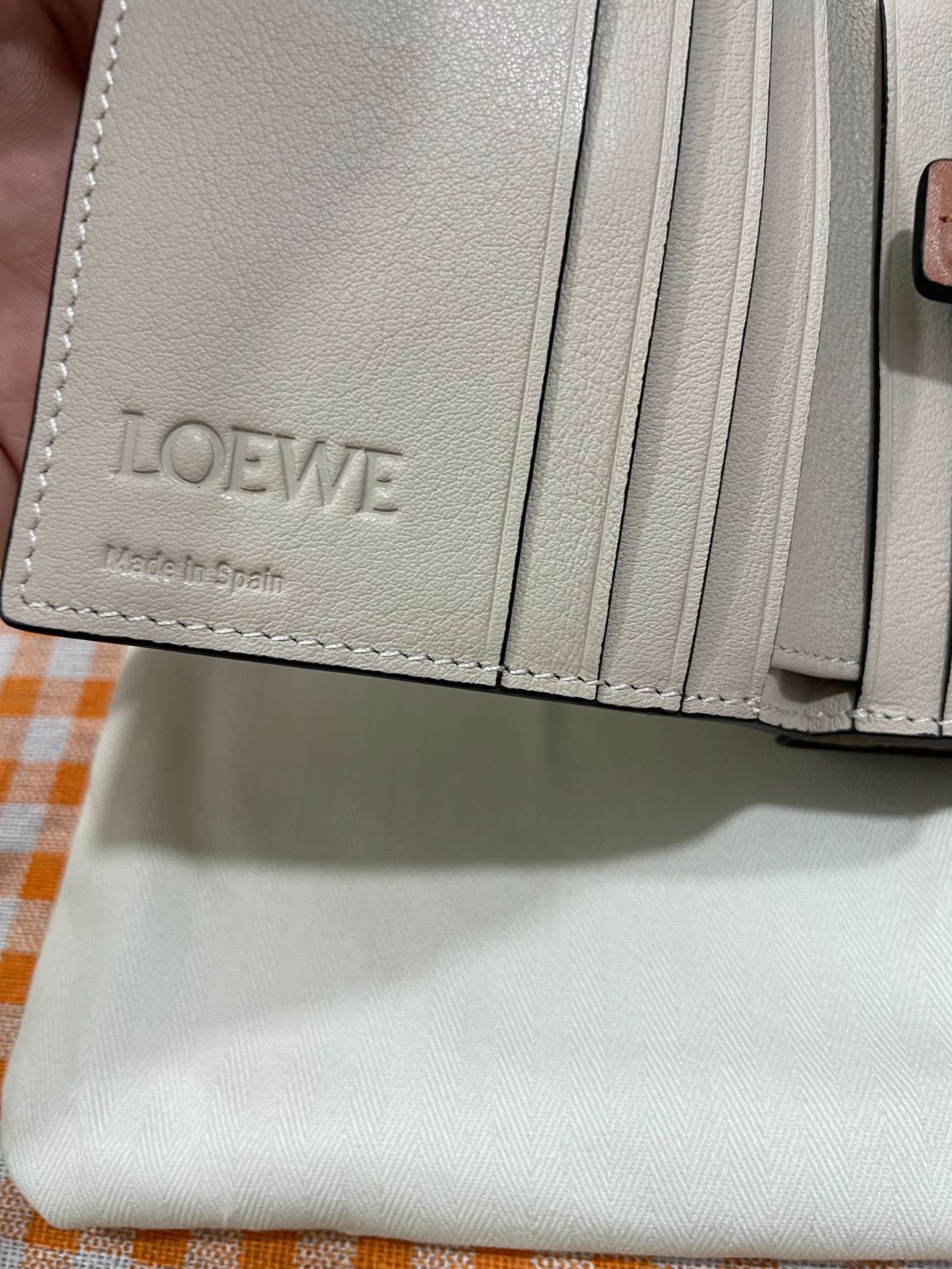 ✨新品同様✨ロエベLOEWE グリーン 折り財布 小銭入れ 可愛い色