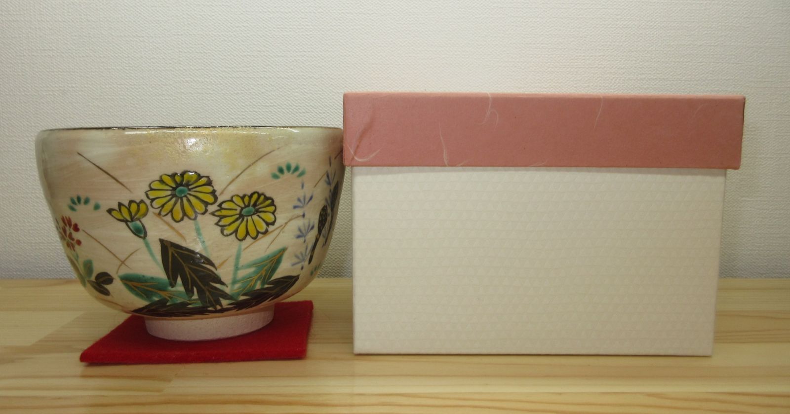 送料込【逢絢亭・新品】茶道具 茶碗 京焼 刷毛目 春野の図 中村与平 紙箱入り 逢絢亭・新品】茶道具 茶碗 京焼 刷毛目 春野の図 中村与平 紙箱