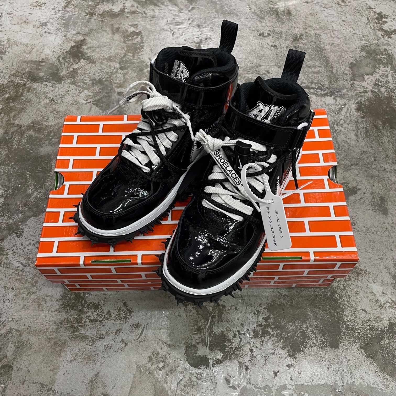 ★ナイキ×オフホワイトコラボ★ DR0500-001 MID SHEED Nike x Off-White Air Force 1 Mid 'Sheed' DR0500-001