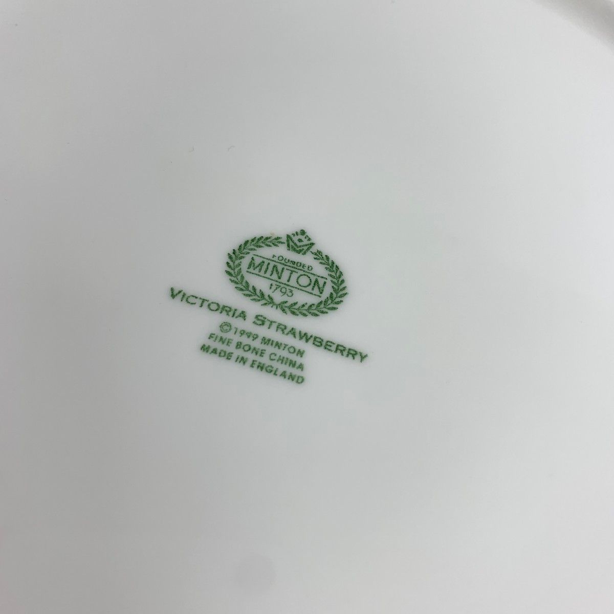 美品 MINTON/ミントン ヴィクトリアストロベリー ホワイト ペアマグ マグカップ MINTON ミントン ペアマグ、BBプレートセット ビクトリアストロベリー