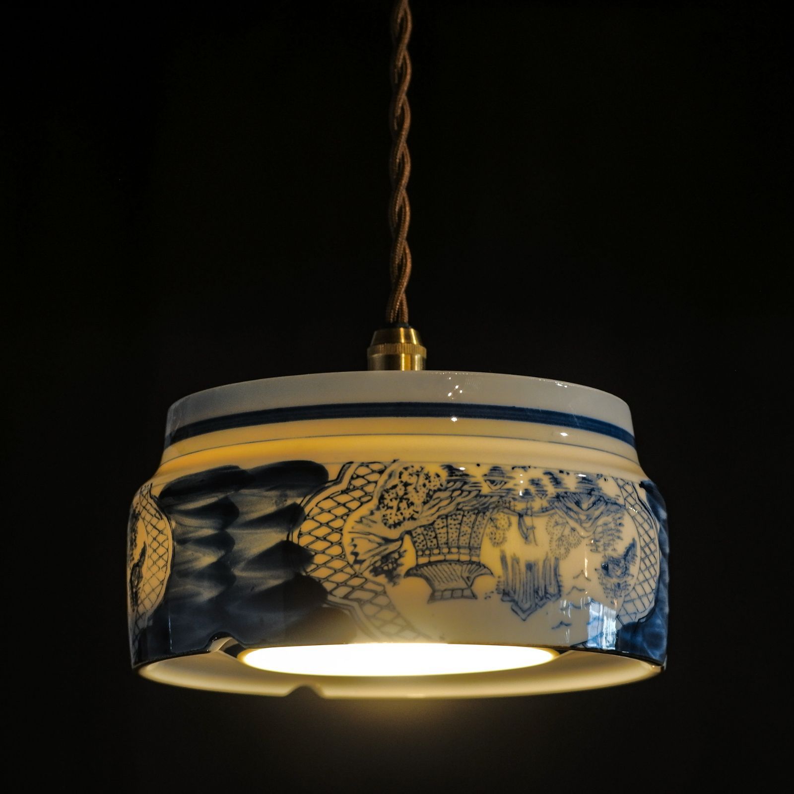 松透丸形吊灯篭 アンティーク ライ トランプ 丸形 鋳鉄製透かし彫り