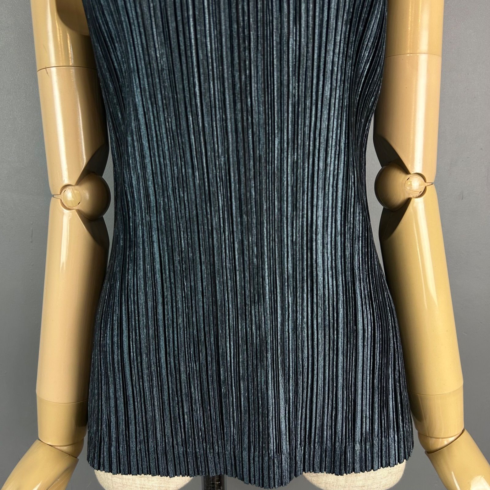 s1392 プリーツプリーズ グレー プリーツ タンクトップ ノースリーブ s1392 プリーツプリーズ グレー プリーツ タンクトップ